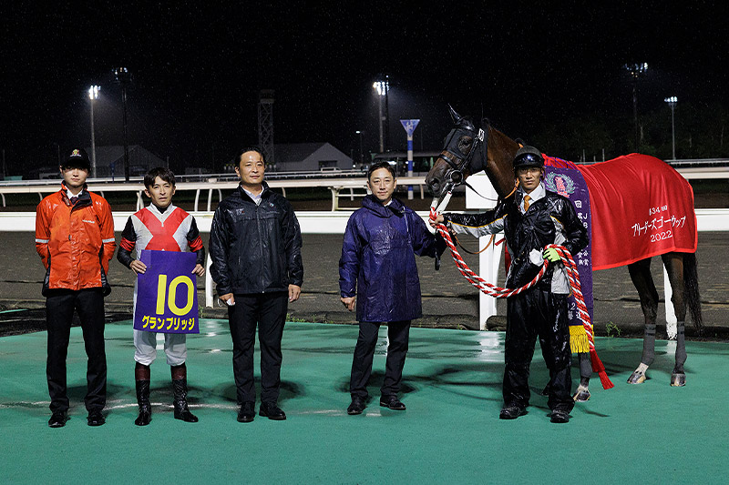 2022年 グランブリッジ　古馬初対戦の3歳馬が殊勲