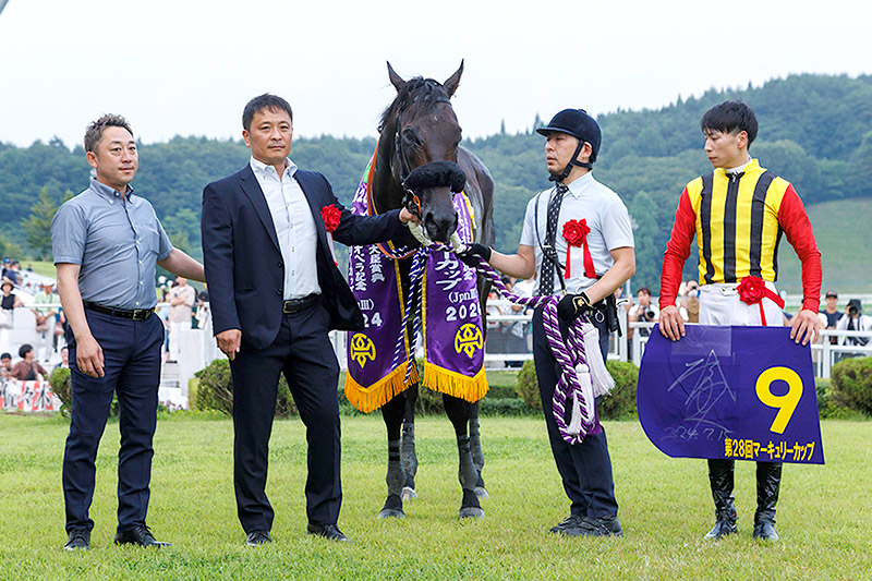 2024年 クラウンプライド　早め先頭から後続を振り切る