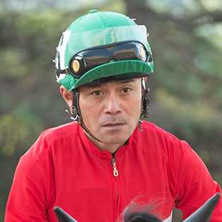 西村 栄喜 写真