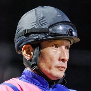 吉本 隆記 写真