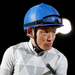 達城 龍次 写真