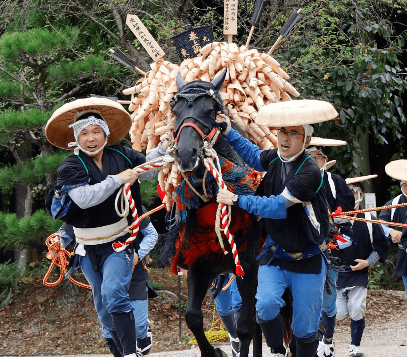 神社への立て込みの風景