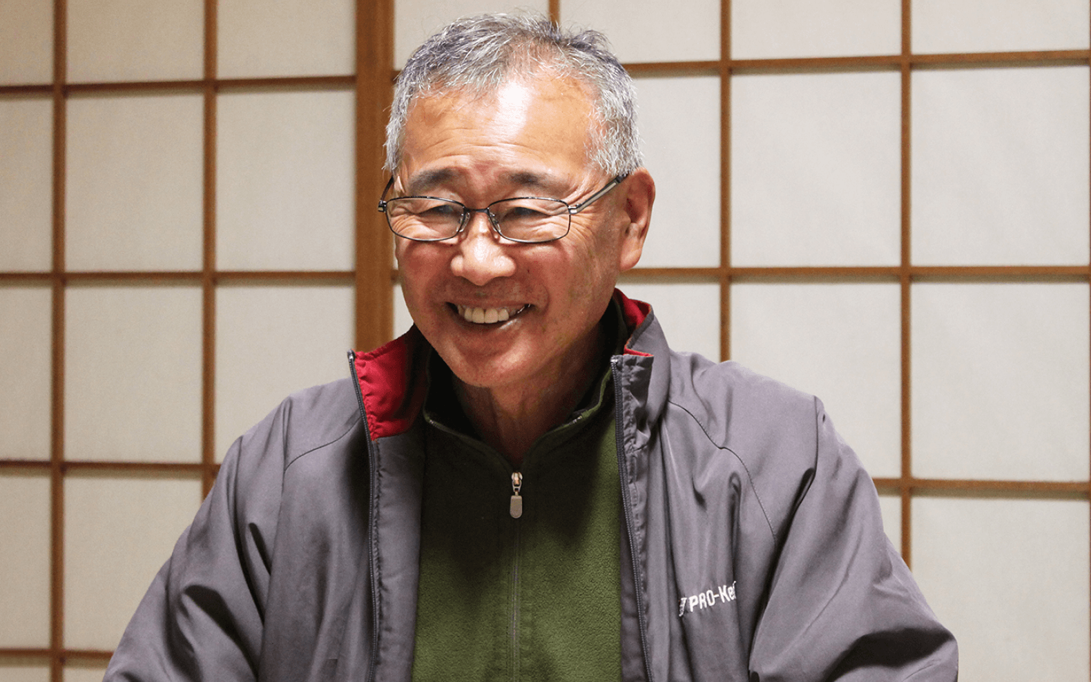 楽しむことが大切と笑顔で語る小山会長